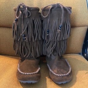 Minnetonka Fringe Suede Boots Size 9.5
